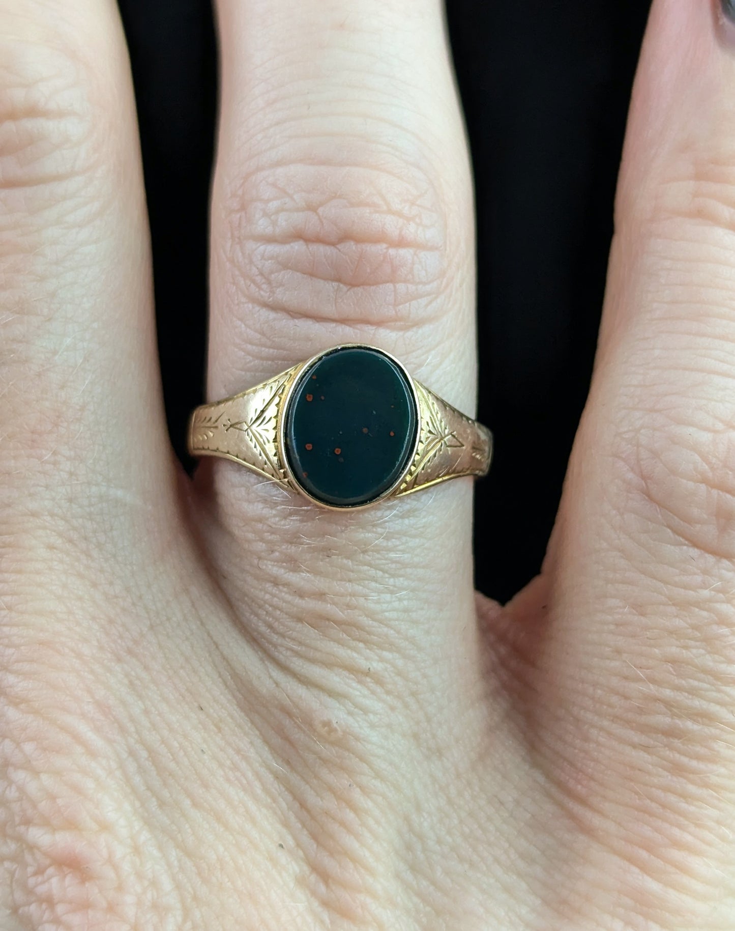 Antique Victorian 18ct gold Bloodstone signet ring, Engraved, Victorian