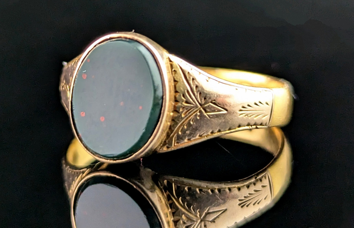 Antique Victorian 18ct gold Bloodstone signet ring, Engraved, Victorian