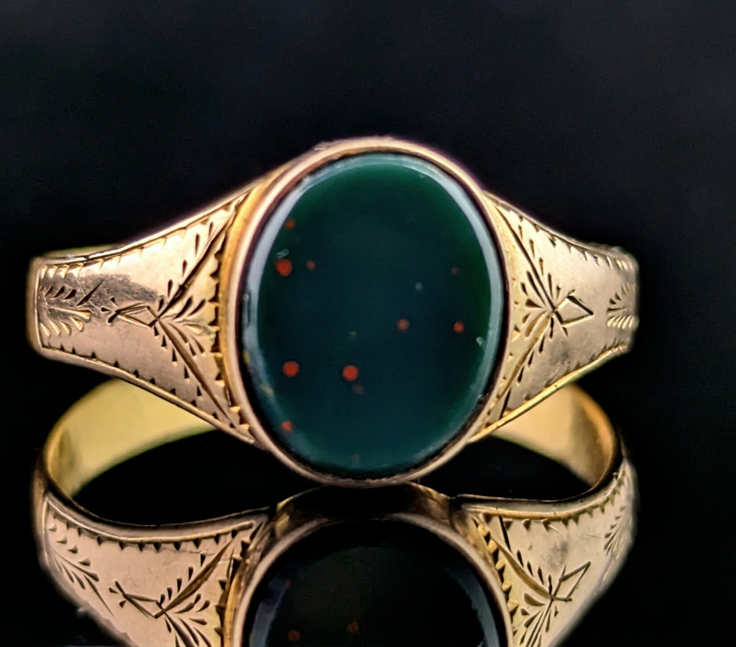 Antique Victorian 18ct gold Bloodstone signet ring, Engraved, Victorian