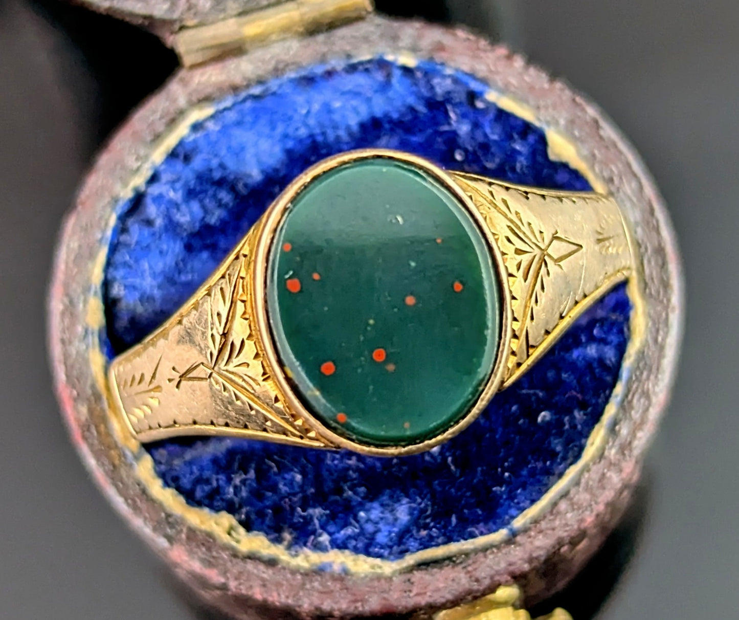 Antique Victorian 18ct gold Bloodstone signet ring, Engraved, Victorian