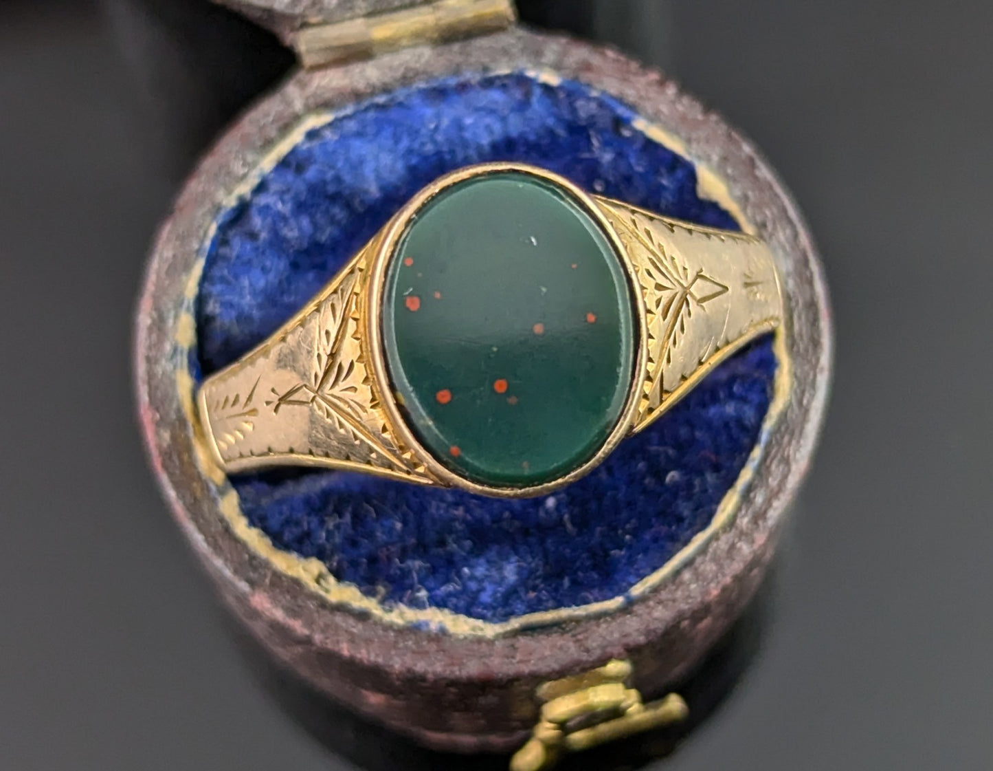 Antique Victorian 18ct gold Bloodstone signet ring, Engraved, Victorian