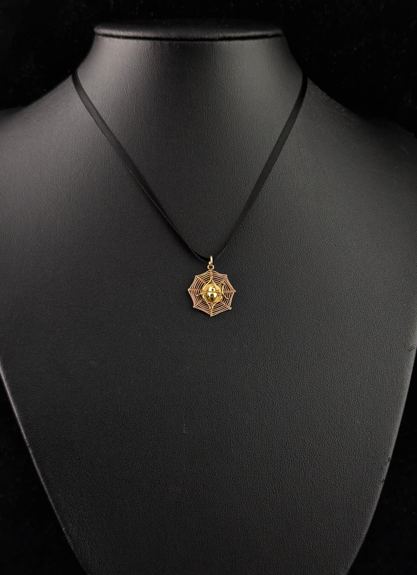 Vintage 14ct yellow gold Spider and Web pendant