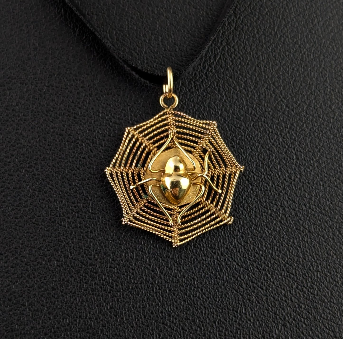 Vintage 14ct yellow gold Spider and Web pendant