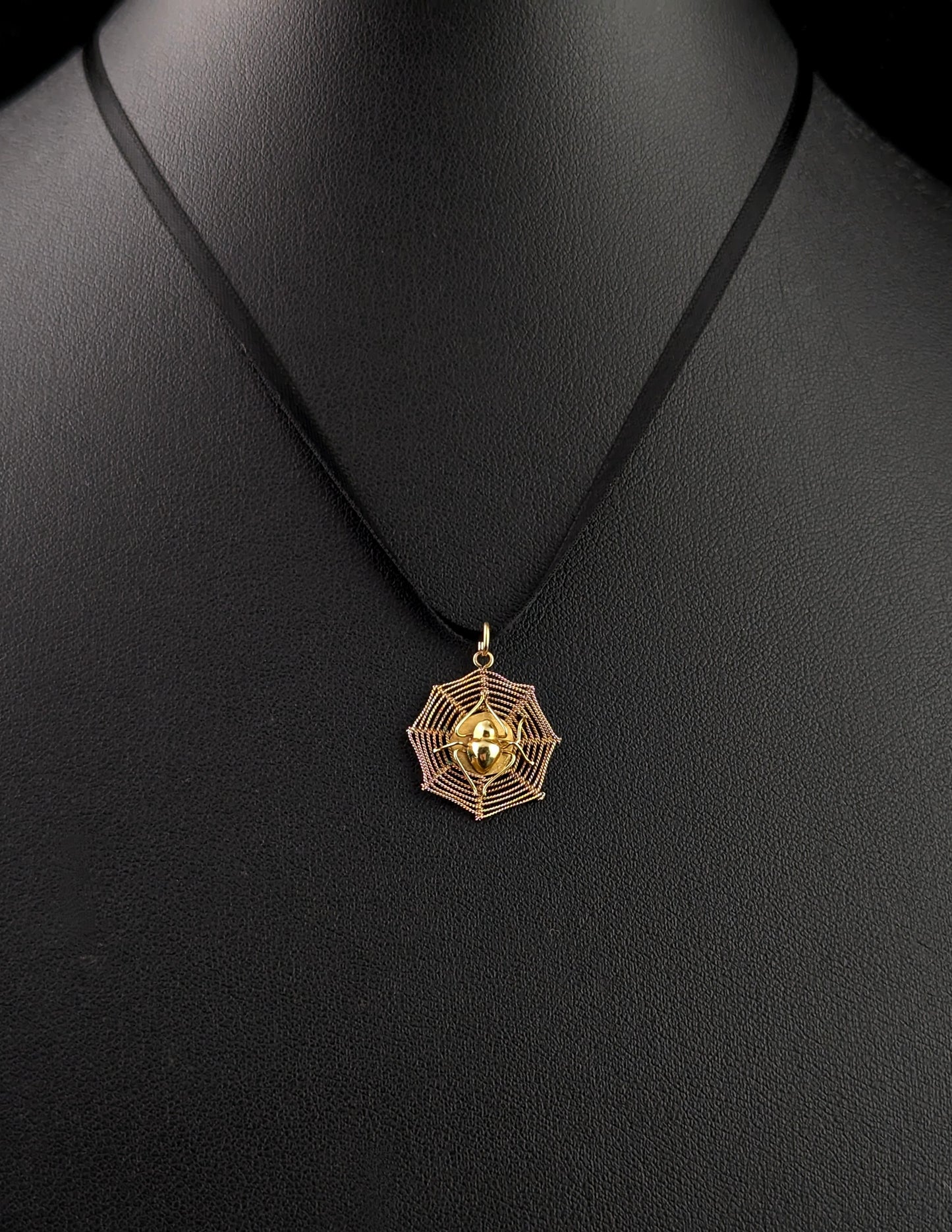 Vintage 14ct yellow gold Spider and Web pendant