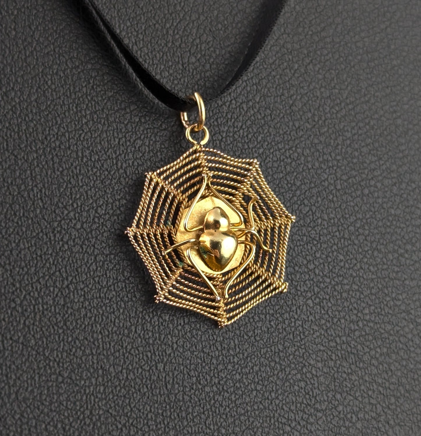 Vintage 14ct yellow gold Spider and Web pendant