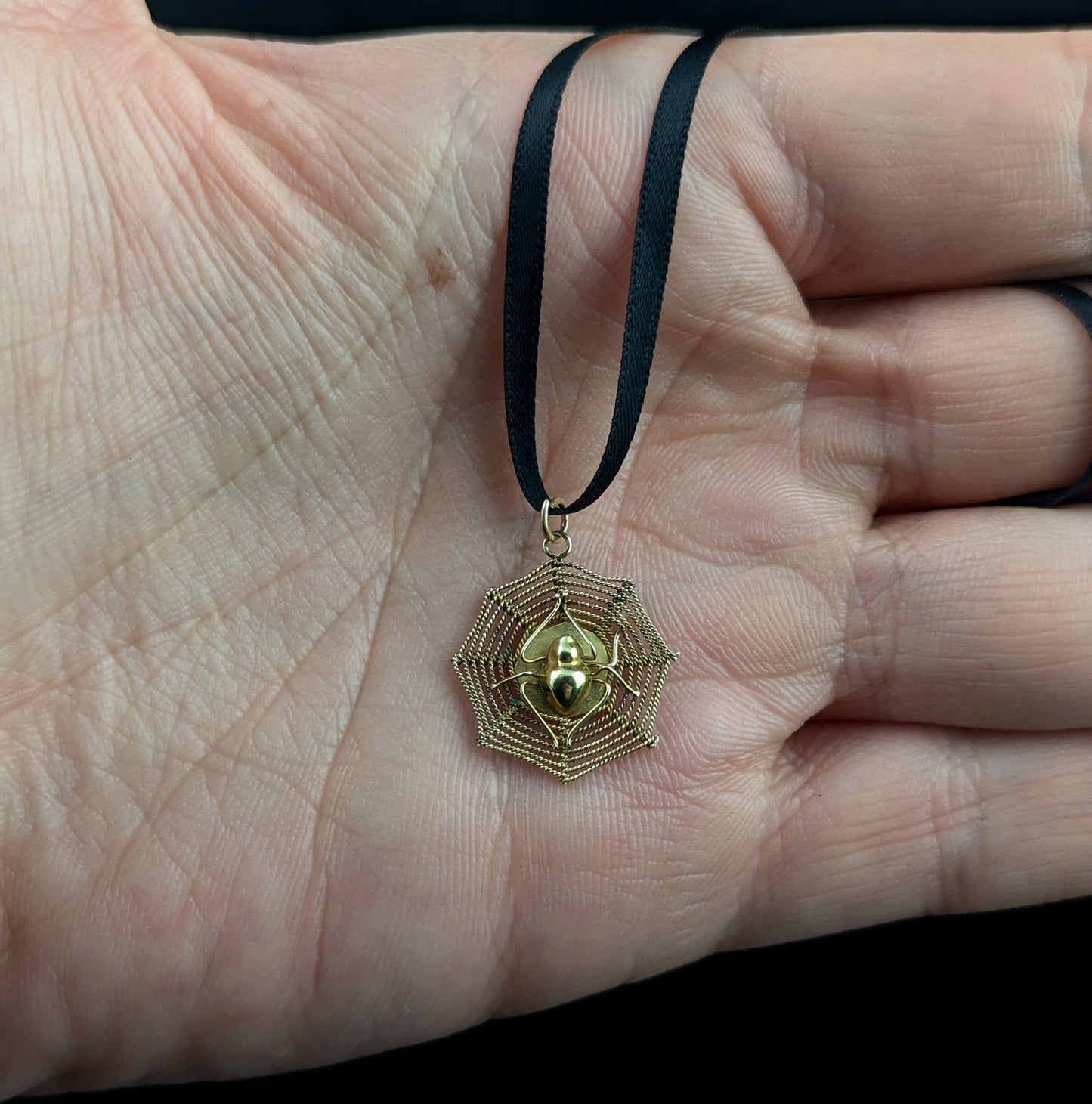 Vintage 14ct yellow gold Spider and Web pendant