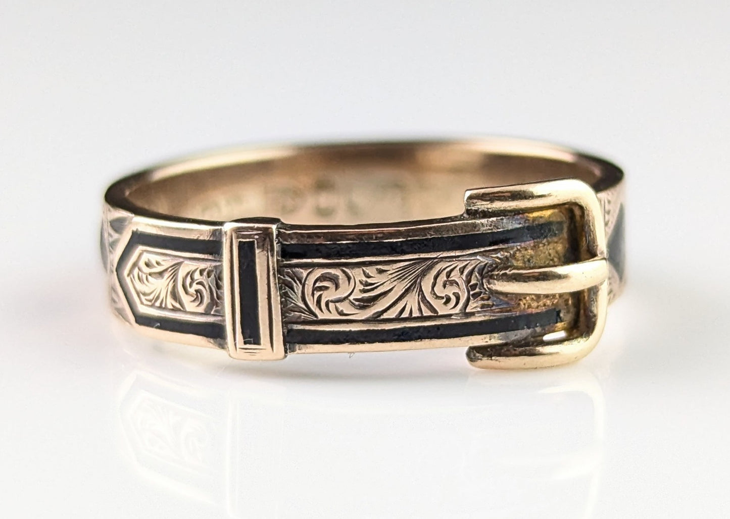 Antique Buckle mourning ring, 9ct gold and Black enamel