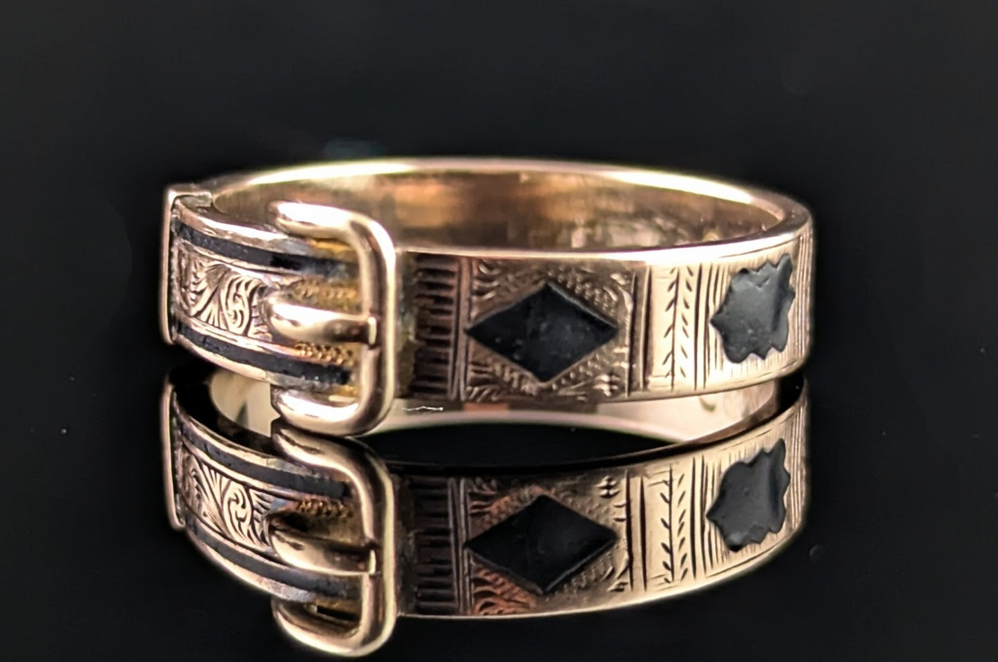 Antique Buckle mourning ring, 9ct gold and Black enamel