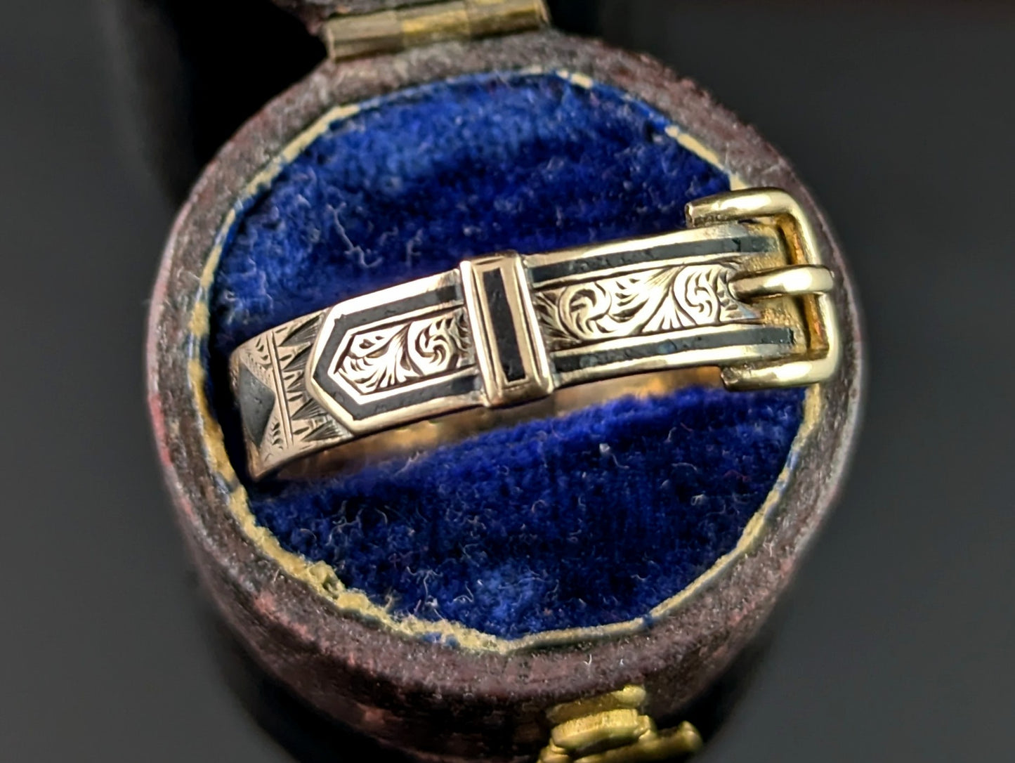 Antique Buckle mourning ring, 9ct gold and Black enamel