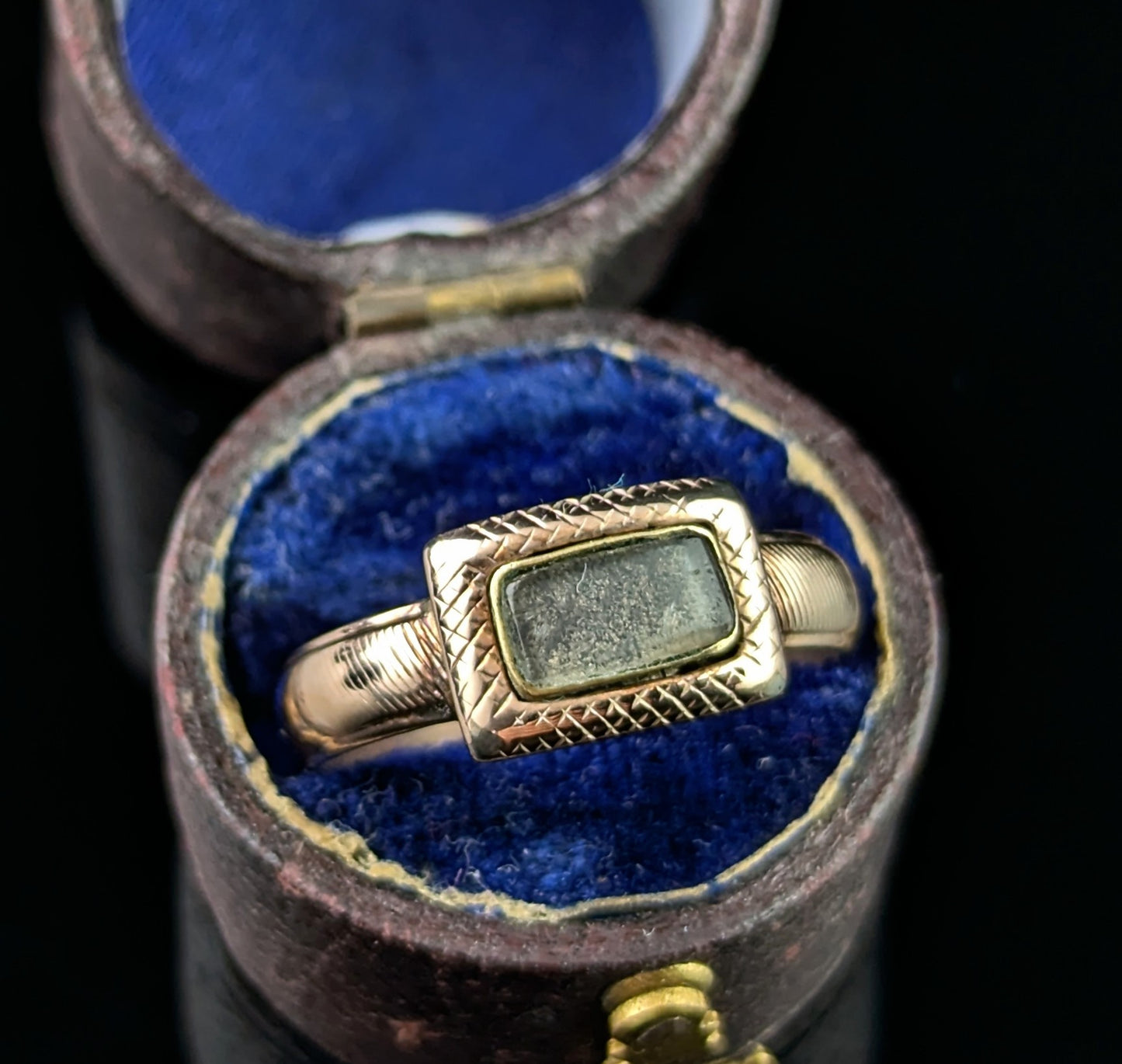 Antique Georgian mourning ring, 9ct rose gold