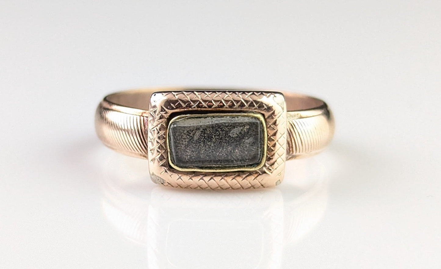 Antique Georgian mourning ring, 9ct rose gold