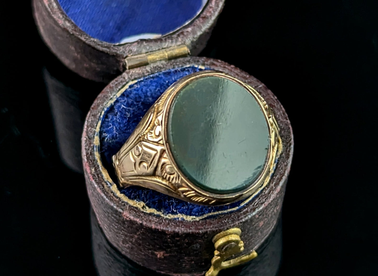 Antique Bloodstone signet ring, 9ct gold, Victorian