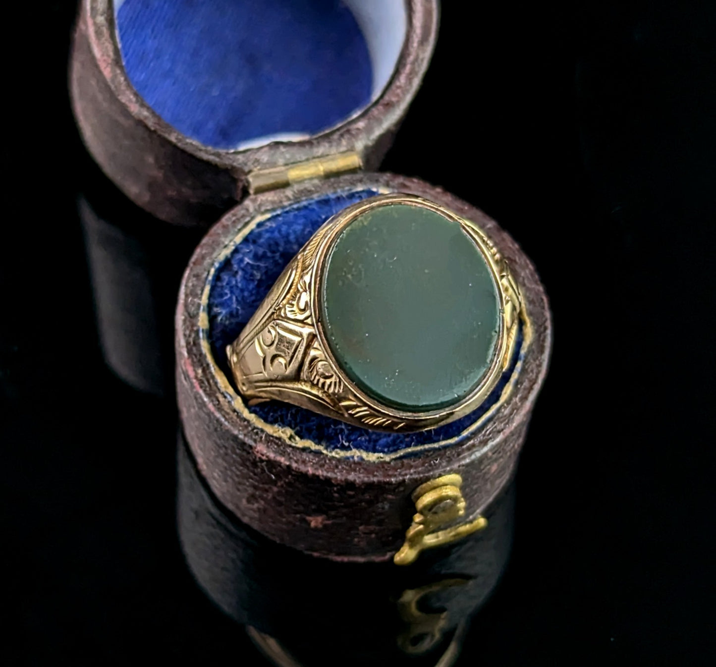 Antique Bloodstone signet ring, 9ct gold, Victorian