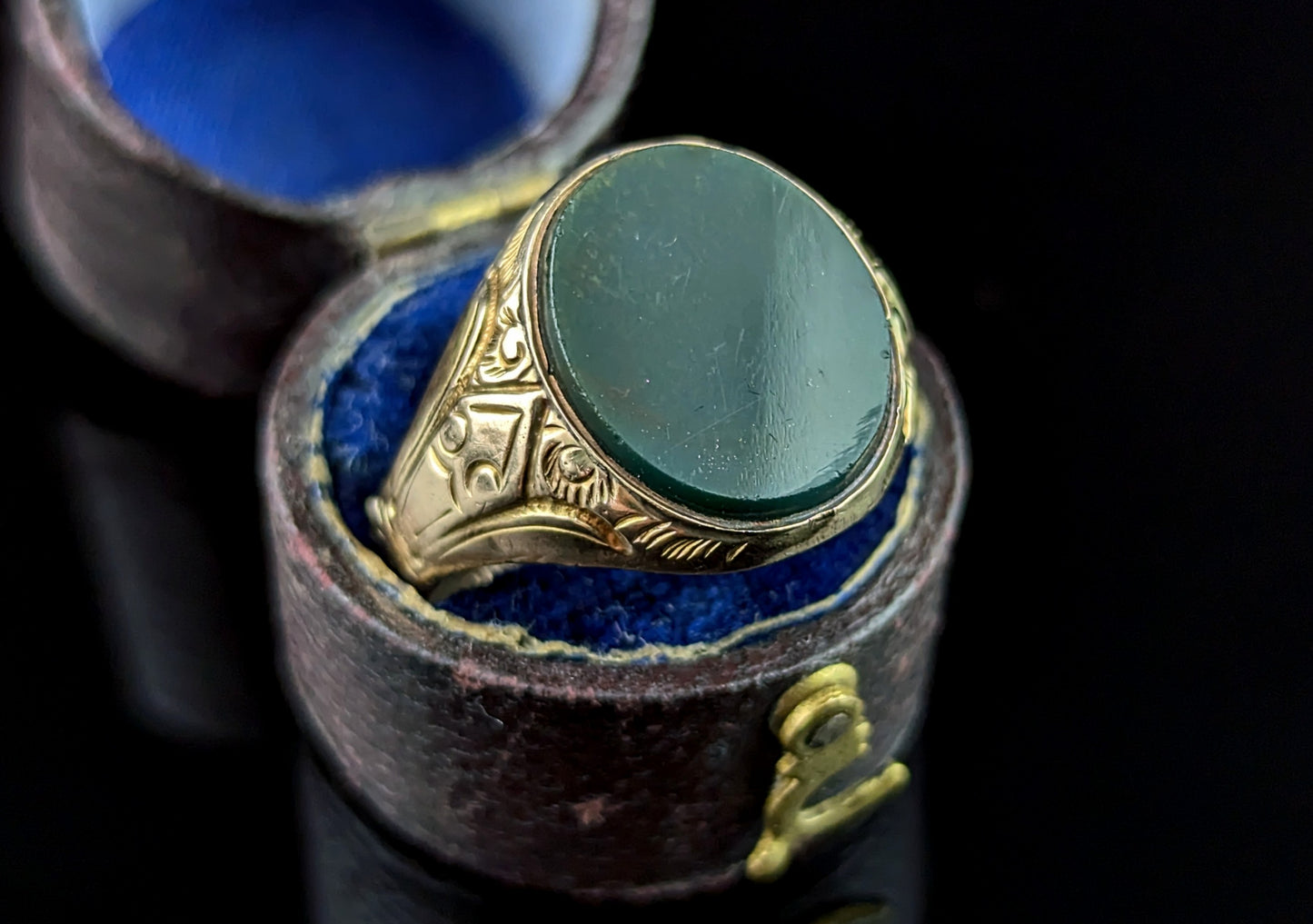 Antique Bloodstone signet ring, 9ct gold, Victorian