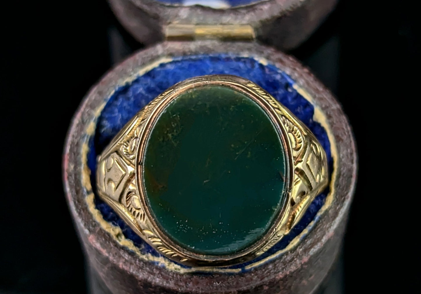 Antique Bloodstone signet ring, 9ct gold, Victorian