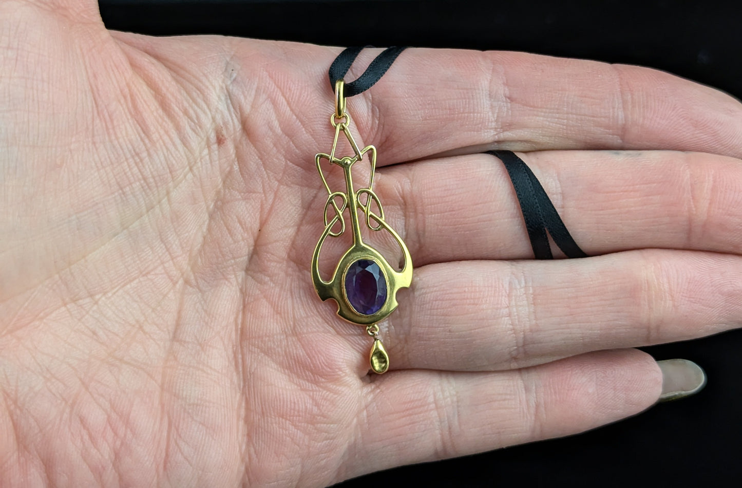 Antique Art Nouveau amethyst pendant, 9ct yellow gold