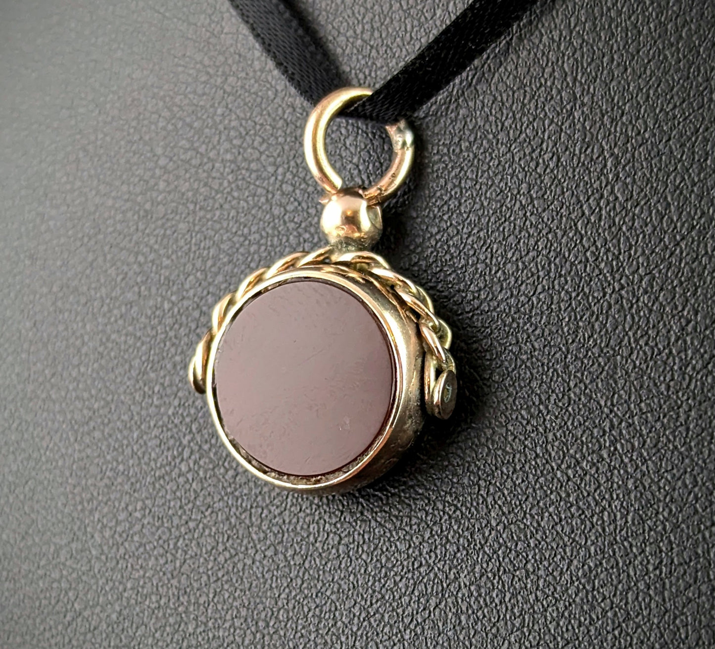 Antique 9ct gold Carnelian swivel fob pendant