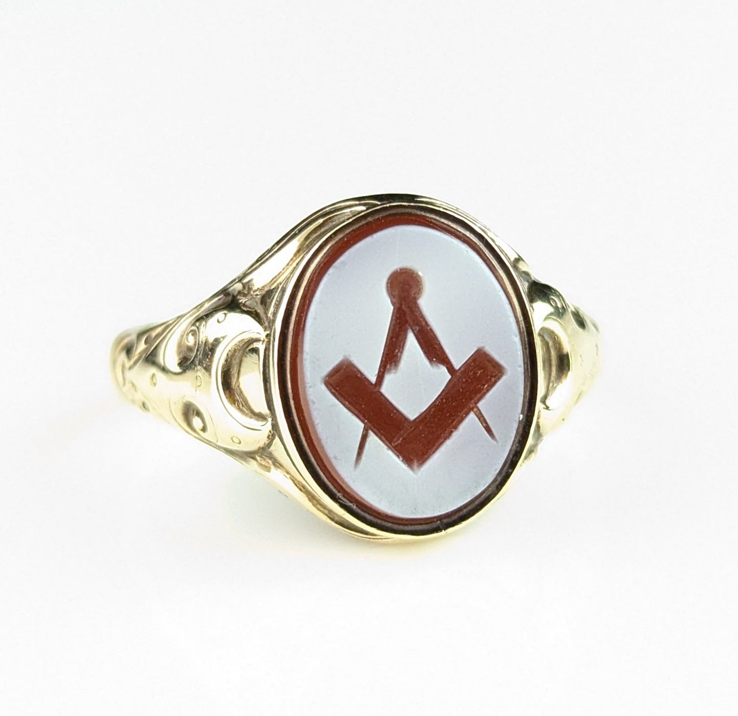 Vintage Sardonyx Masonic signet ring, 9ct yellow gold