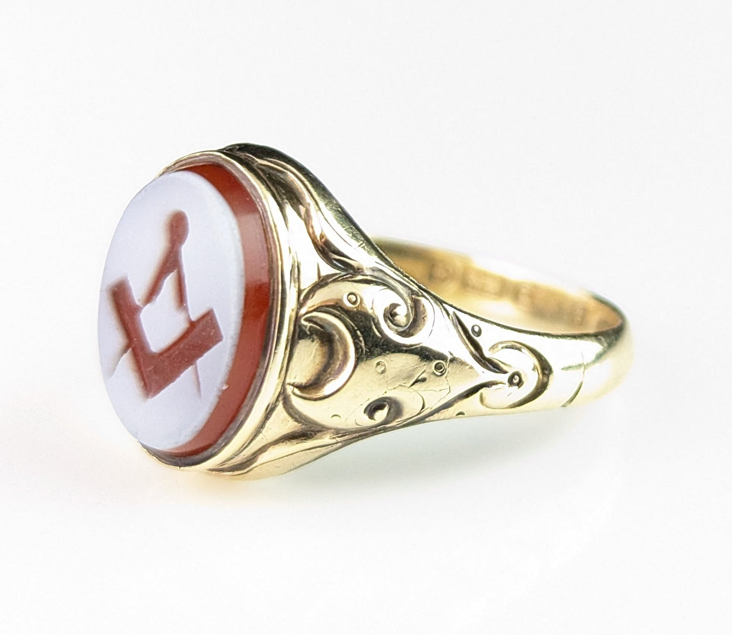 Vintage Sardonyx Masonic signet ring, 9ct yellow gold