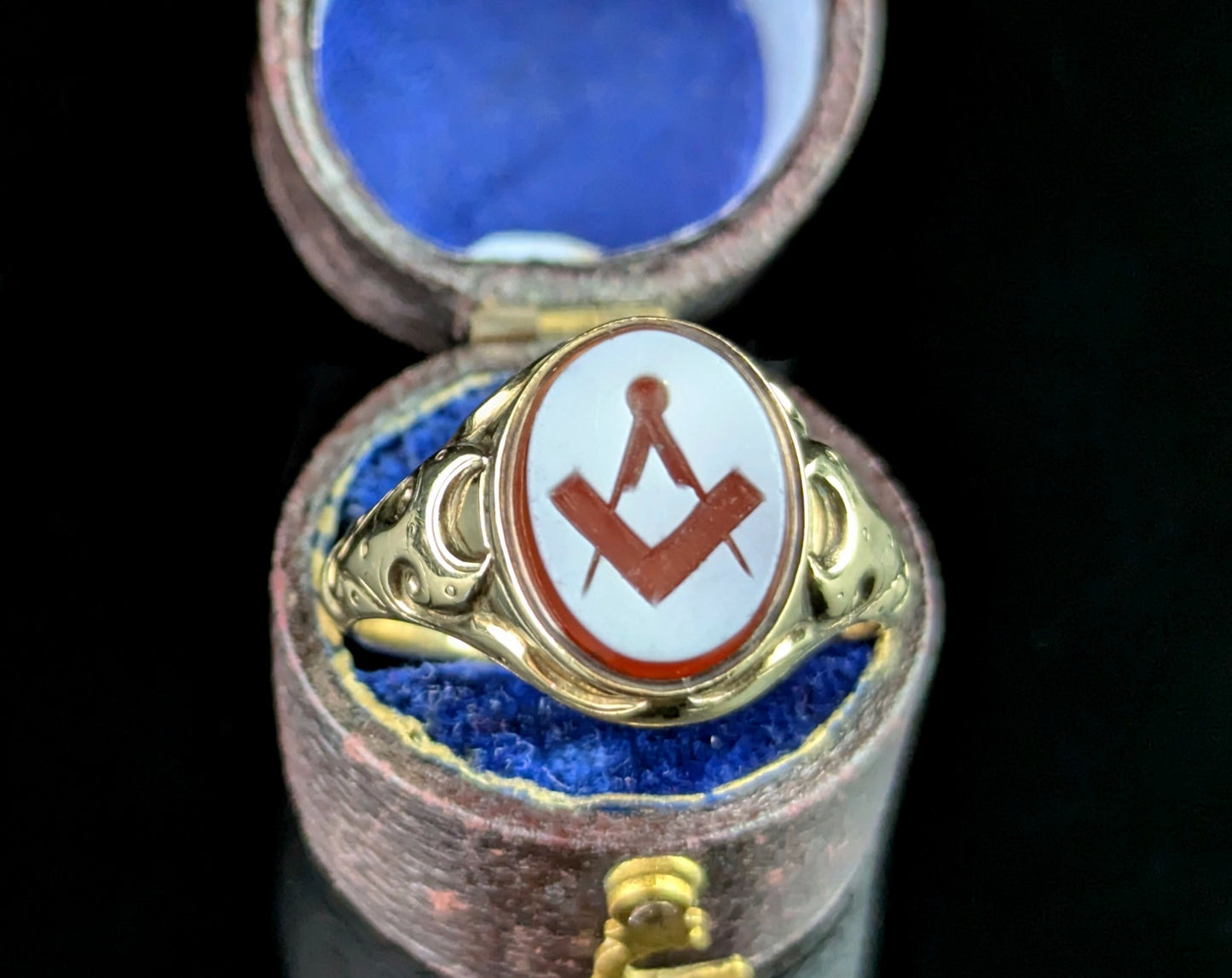 Vintage Sardonyx Masonic signet ring, 9ct yellow gold