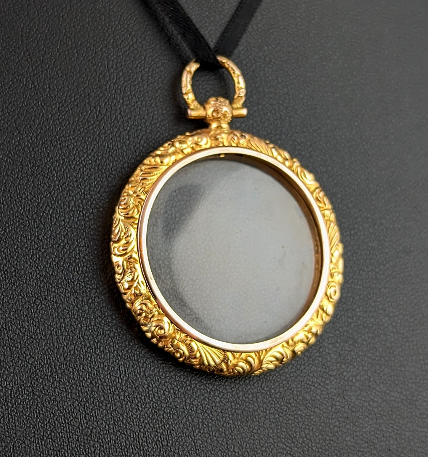 Antique 9ct gold locket pendant, Double sided, Edwardian