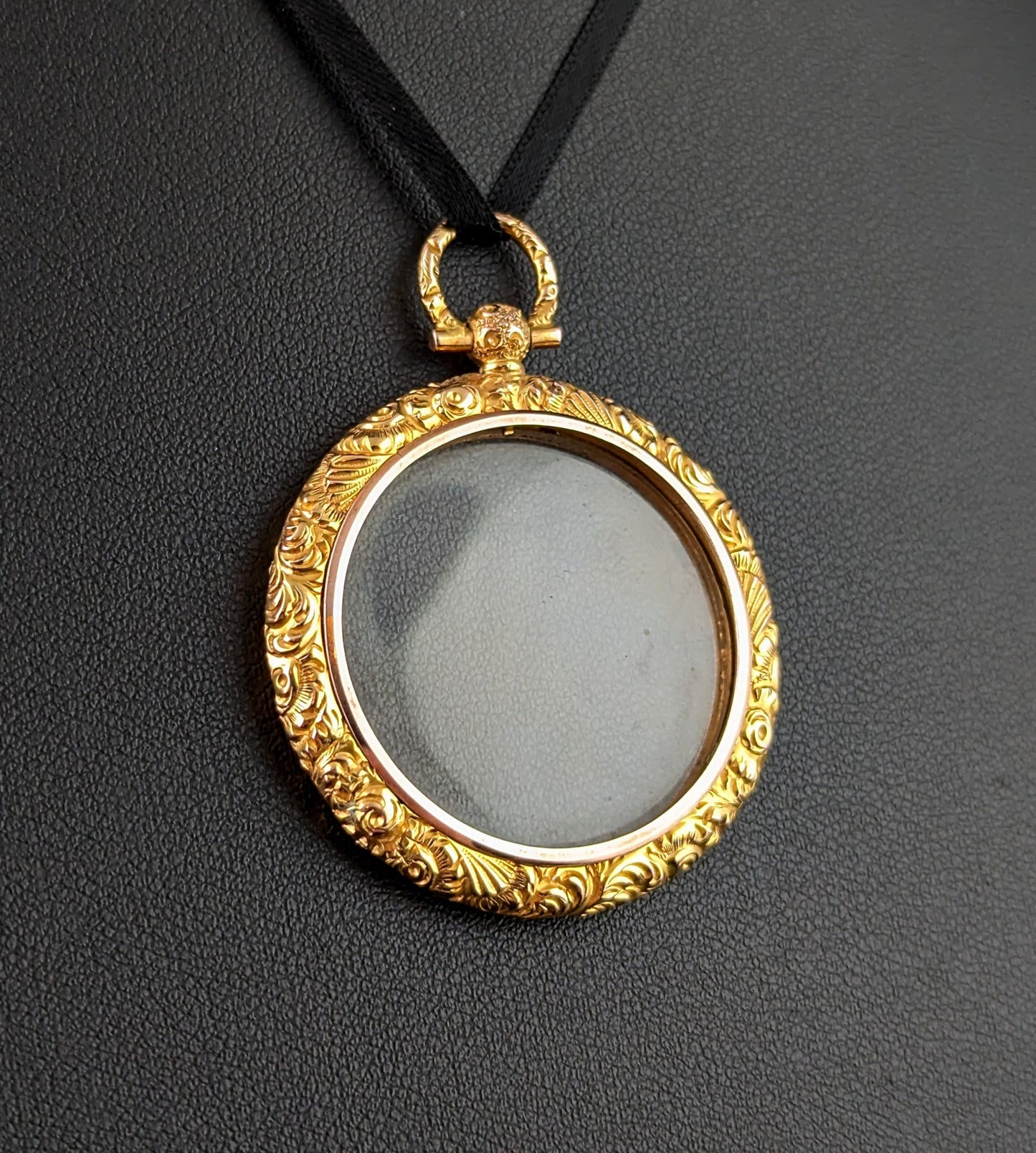 Antique 9ct gold locket pendant, Double sided, Edwardian