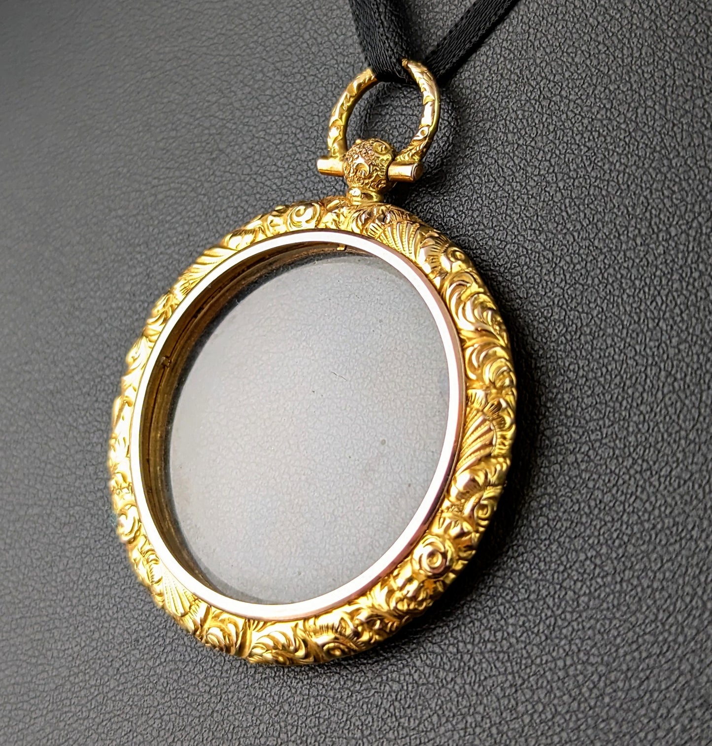 Antique 9ct gold locket pendant, Double sided, Edwardian