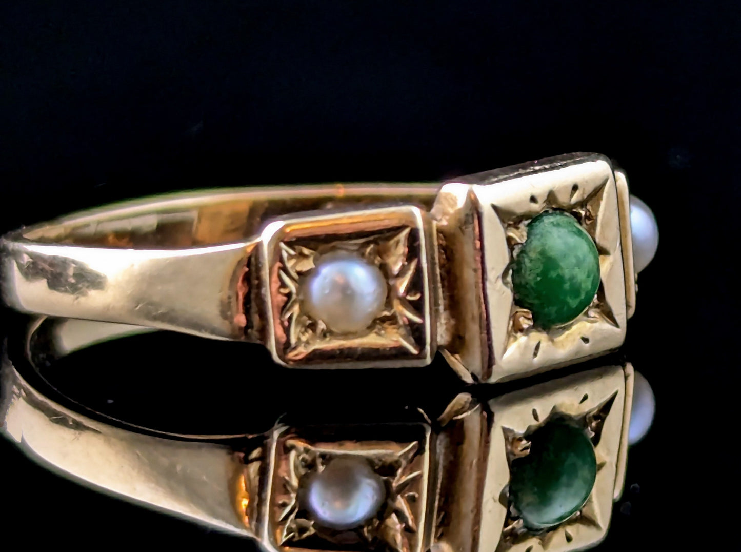 Vintage 9ct gold Turquoise and Pearl set ring