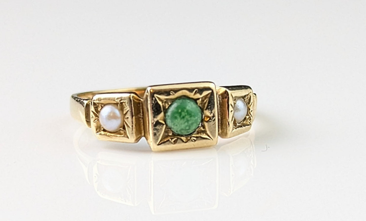 Vintage 9ct gold Turquoise and Pearl set ring