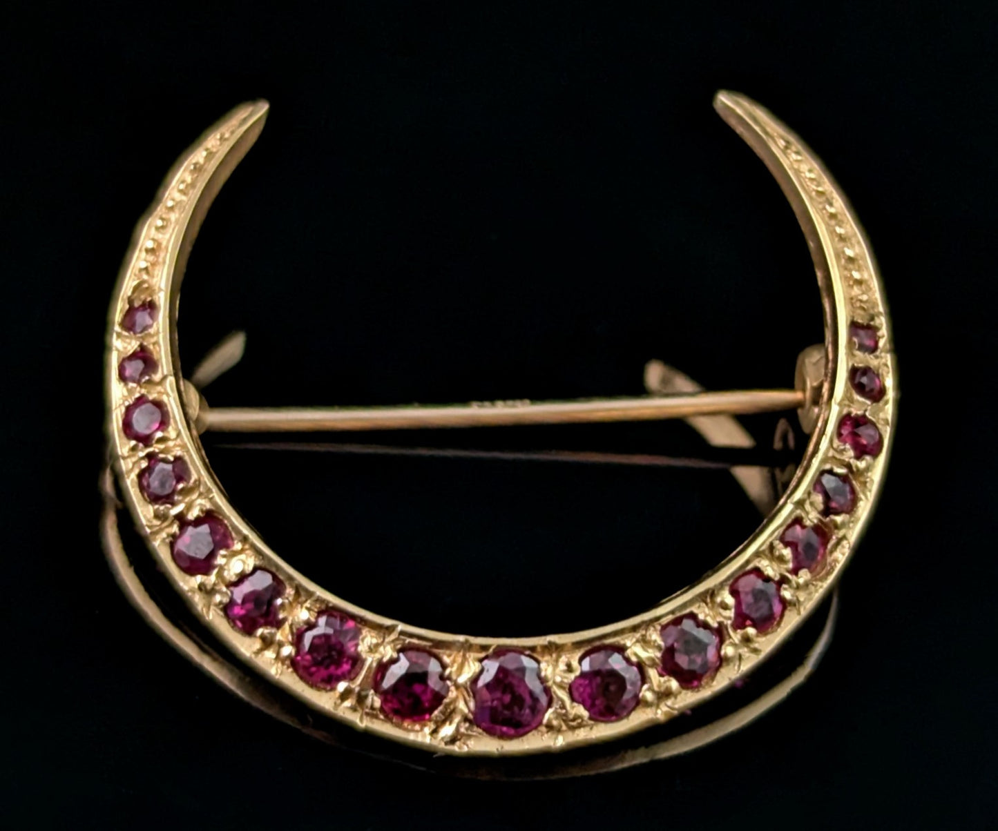 Vintage 9ct yellow gold Ruby crescent brooch