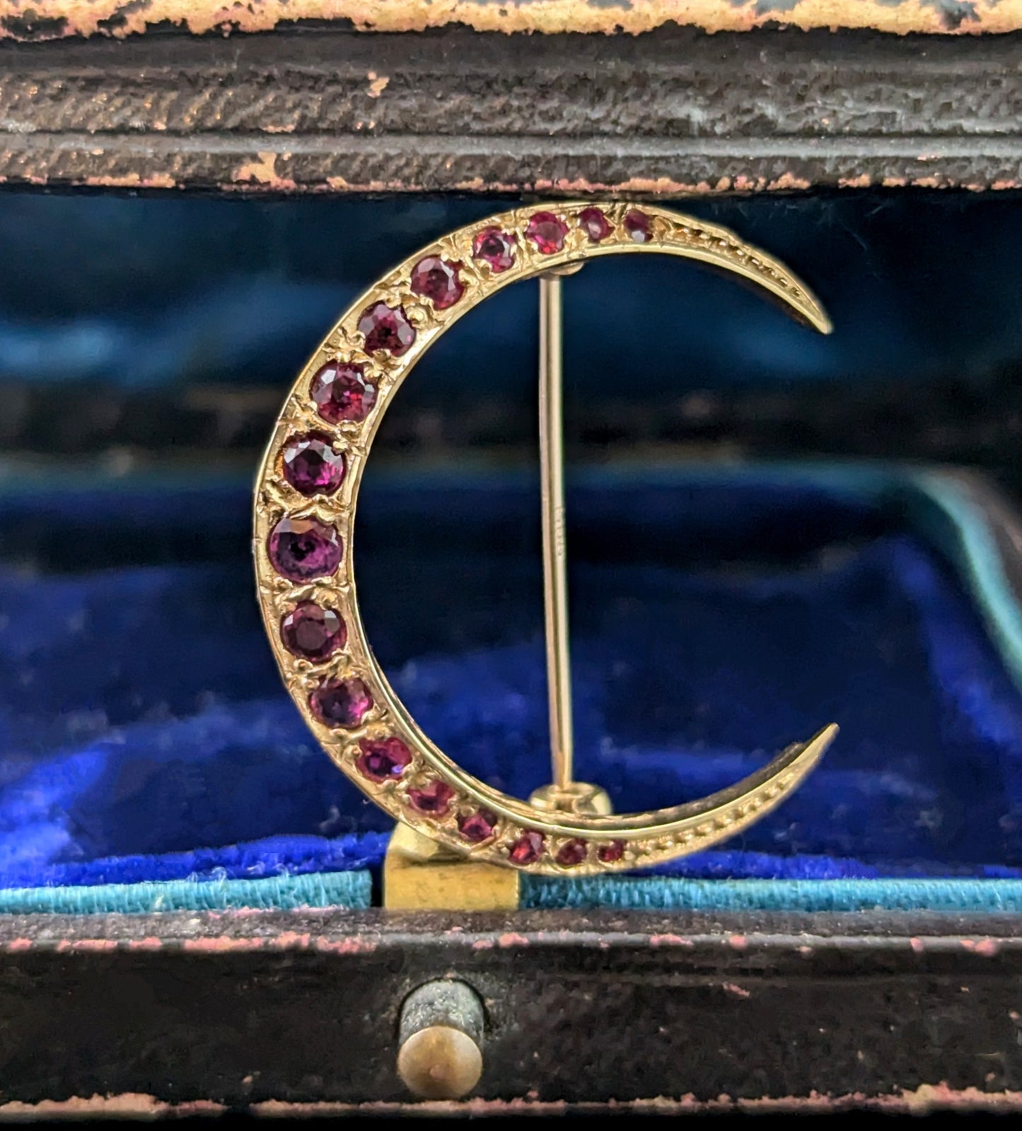 Vintage 9ct yellow gold Ruby crescent brooch