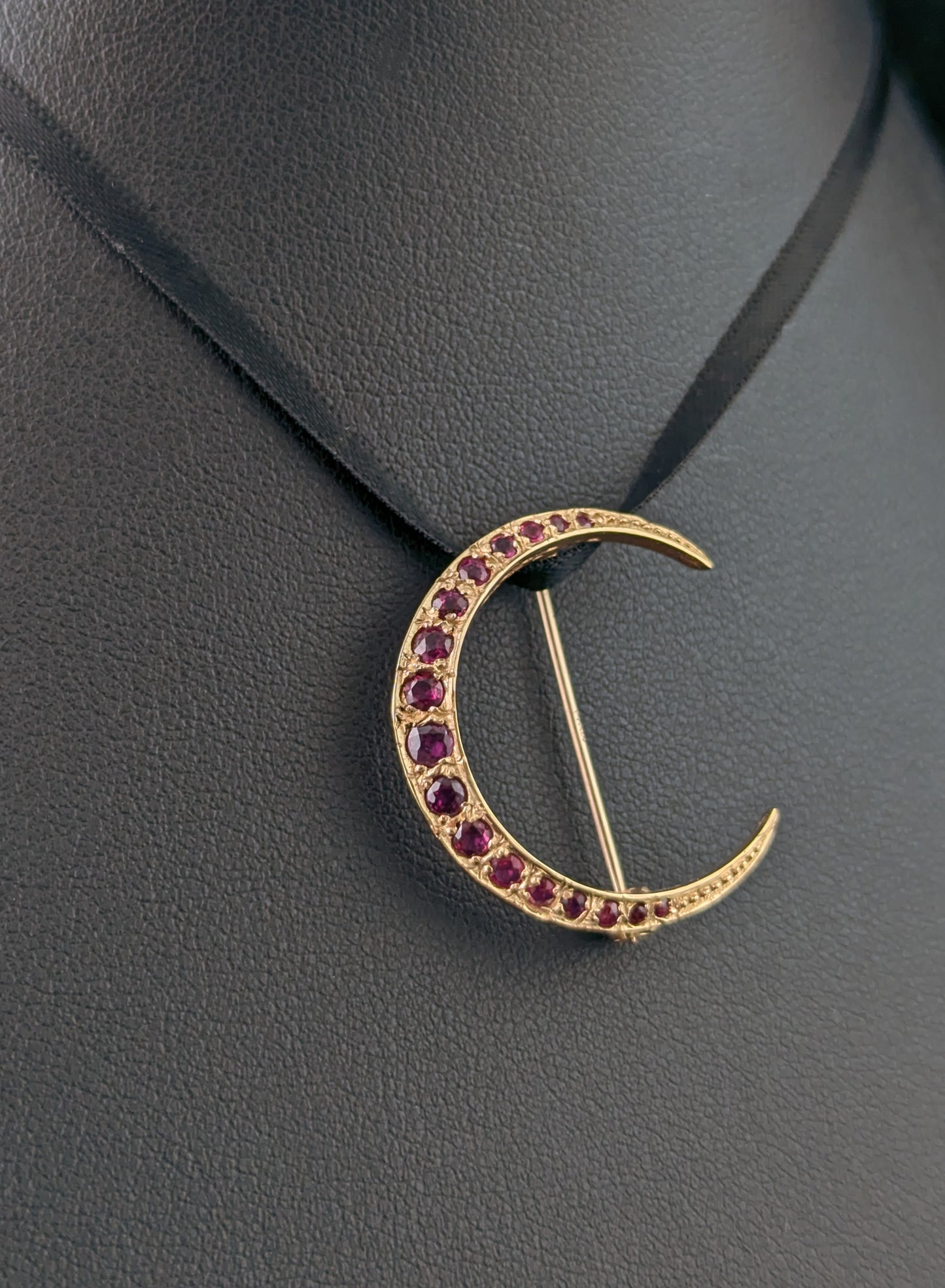 Vintage 9ct yellow gold Ruby crescent brooch