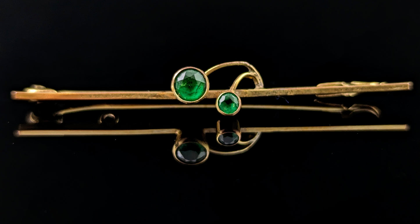 Antique 9ct yellow gold Berry brooch, Emerald