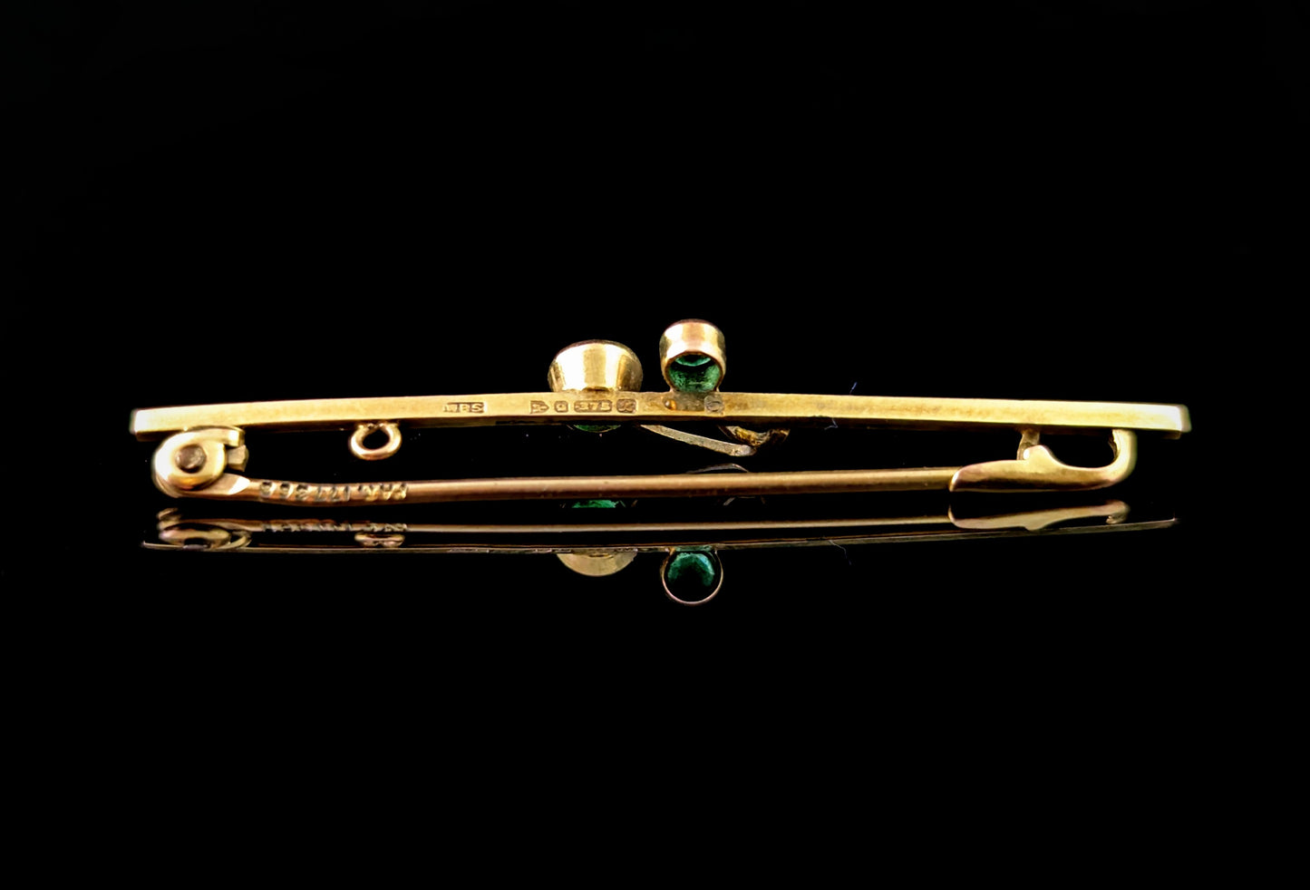 Antique 9ct yellow gold Berry brooch, Emerald