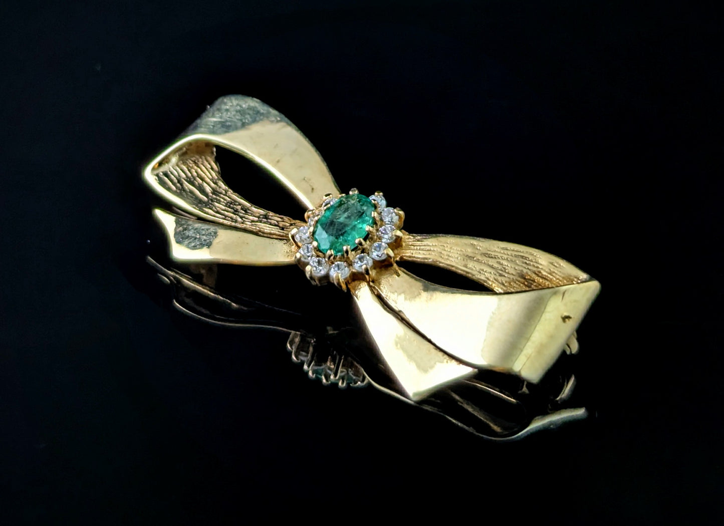 Vintage 9ct gold Emerald and Diamond bow brooch