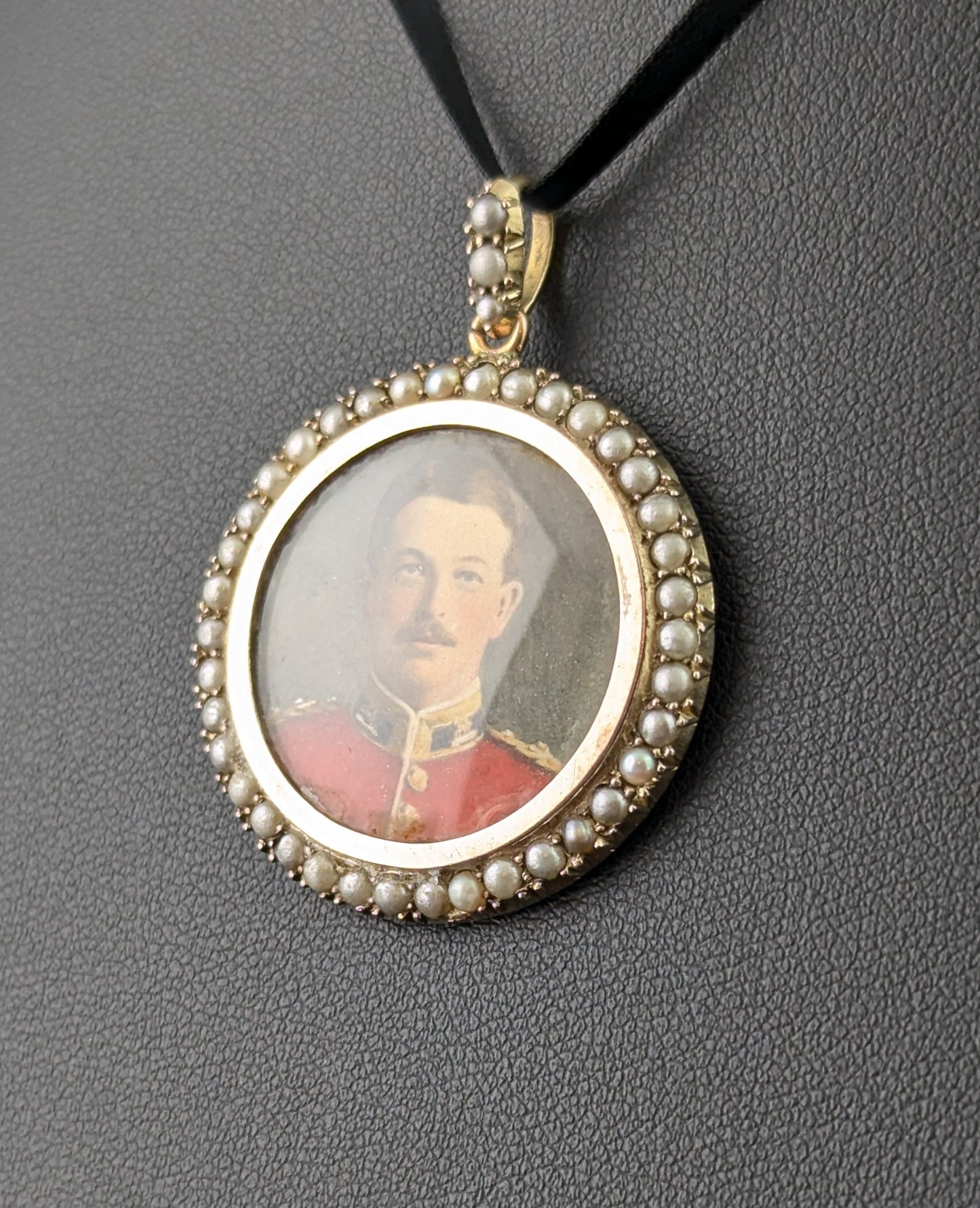 Antique portrait locket pendant, Pearl, 9ct rose gold