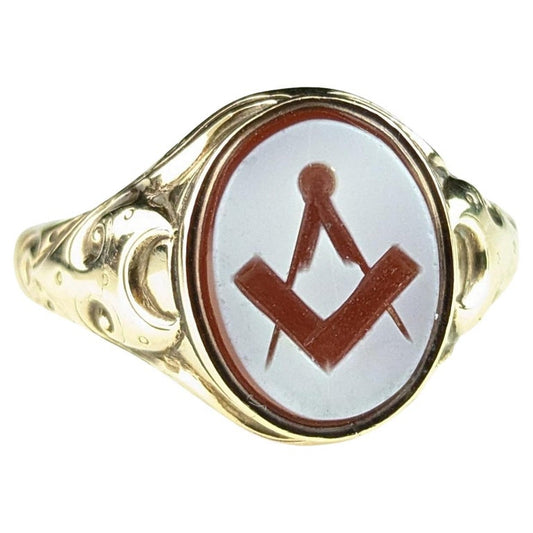 Vintage Sardonyx Masonic signet ring, 9ct yellow gold