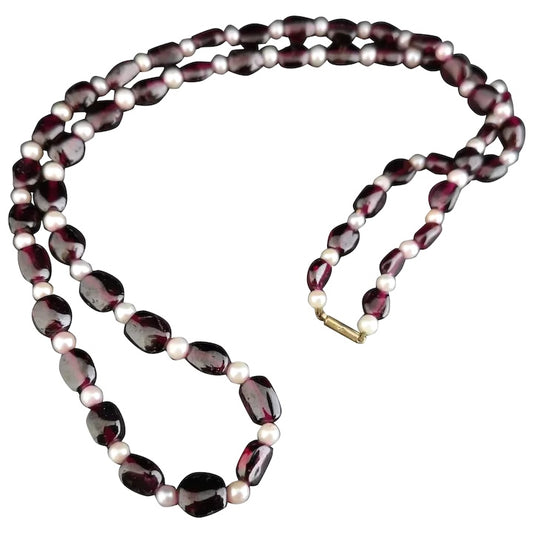 Vintage garnet and cultured pearl necklace, 9ct gold clasp