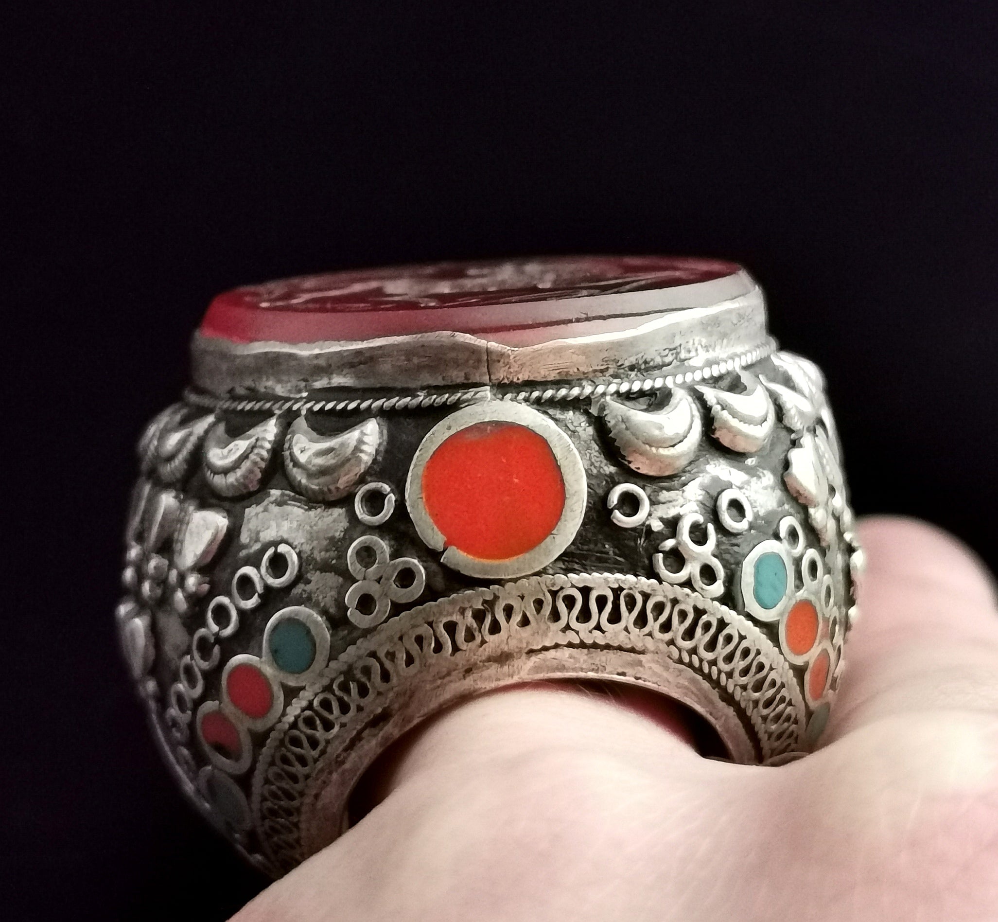 Beautiful Old Silver Antique Middle Eastern Ring With selling Jade Stone Bull Intaglio